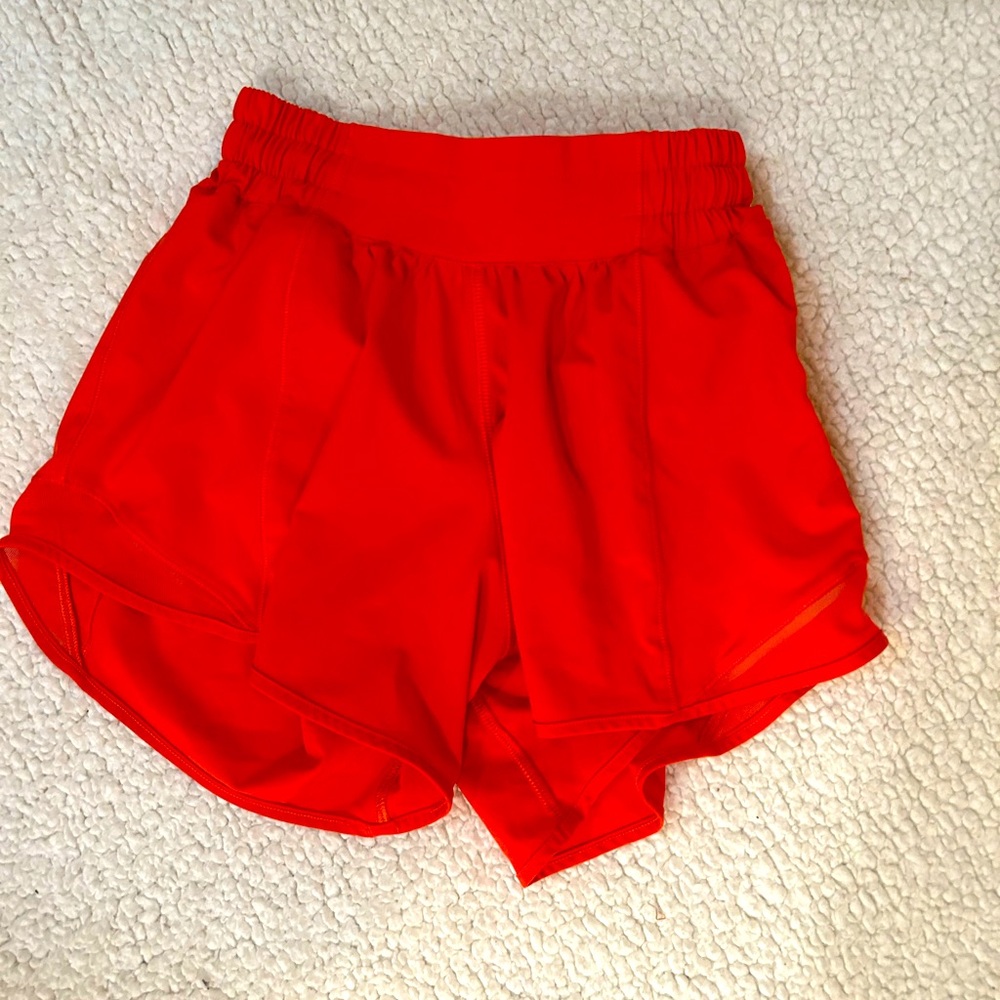 Lululemon hotty hot low-rise short, 4"